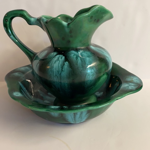 2PC Vintage 1980 Gorgeous Signed handmade pitcher and bow.Rich beautiful color. - Picture 2 of 8